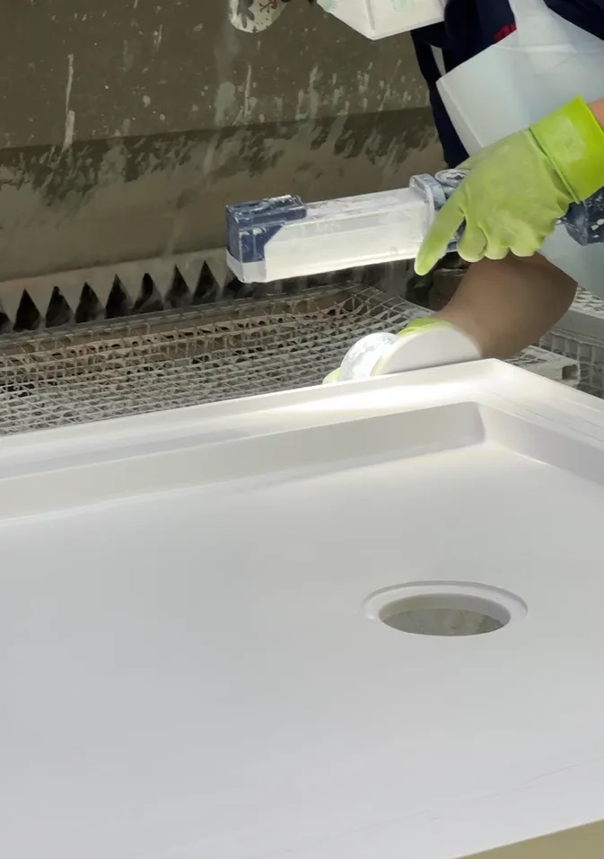 Rigorous QC inspection using lumen-grade lighting to detect microscopic subsurface defects in HONDAO Solid Surface Shower Pans.