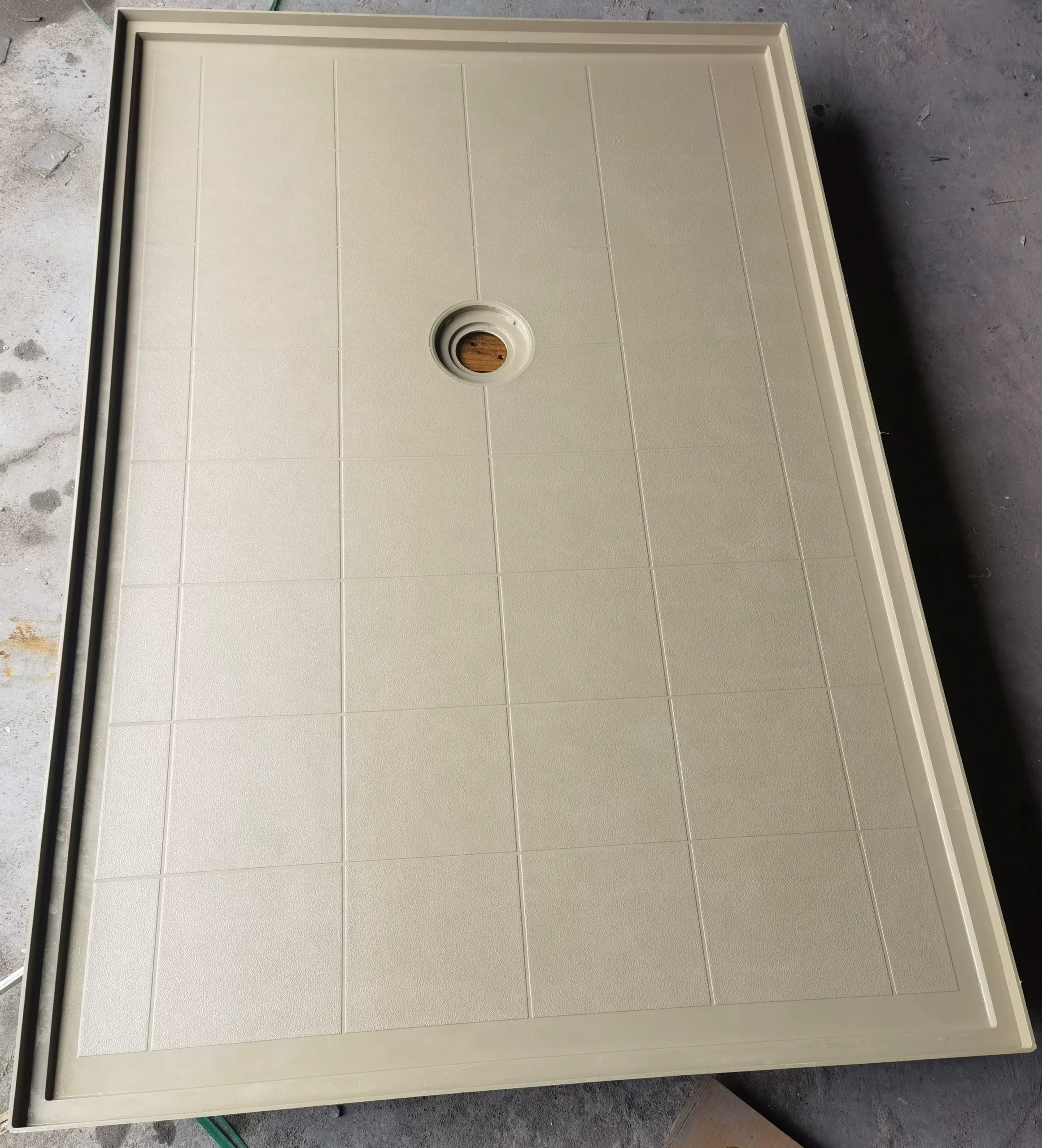 A commercial SMC shower pan with a printed faux-tile grid pattern examined under professional Artificial Stone Shower Base design criteria.