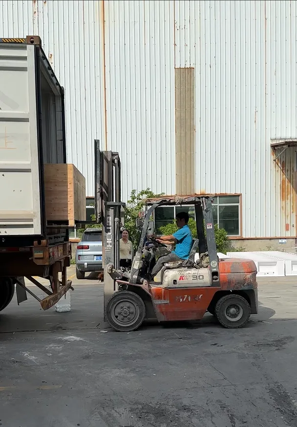 Palletized container packaging of GD Hondao cUPC certified ADA compliant shower pan units